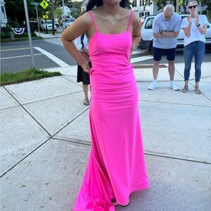 worn once and dry cleaned - beautiful color and simple design. 

5’10 and 140 lb